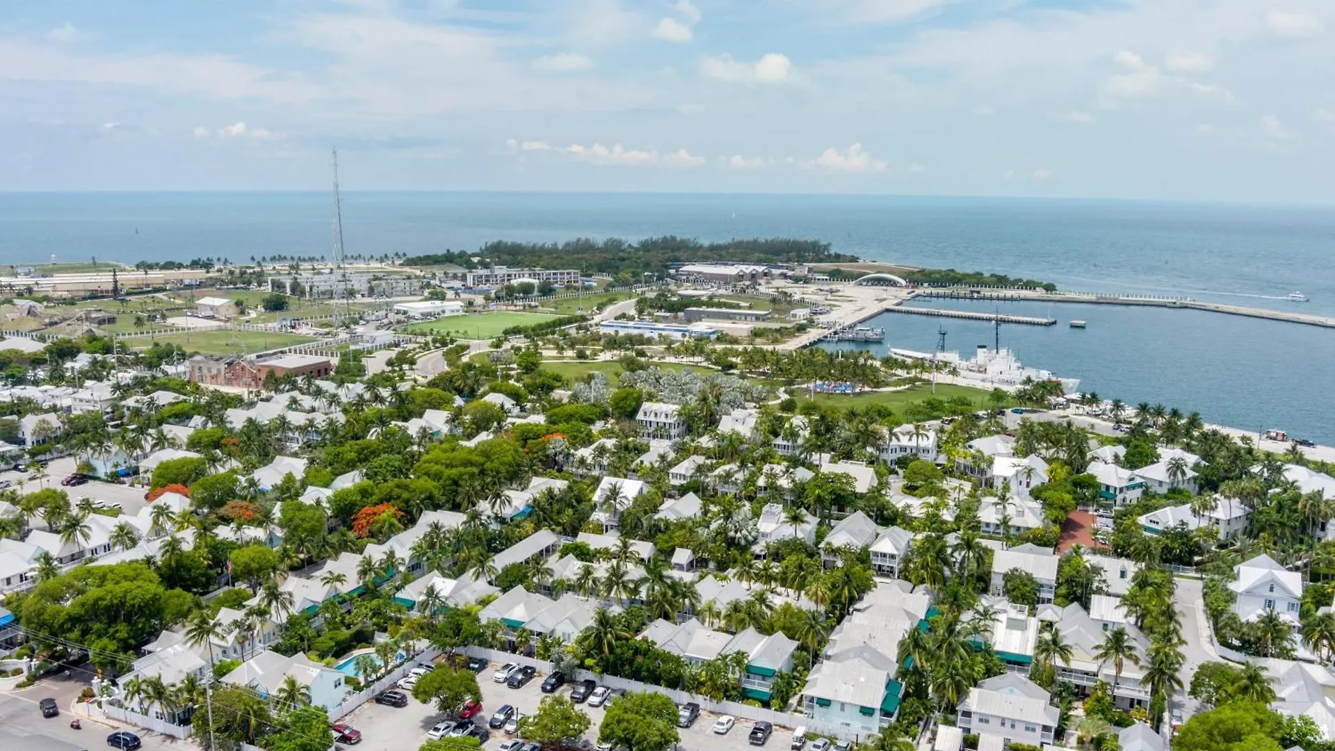 Conch Adventure By Avantstay Great Location W Patio Outdoor Dining And Shared Pool Week Long Stays Key West 0*,  United States