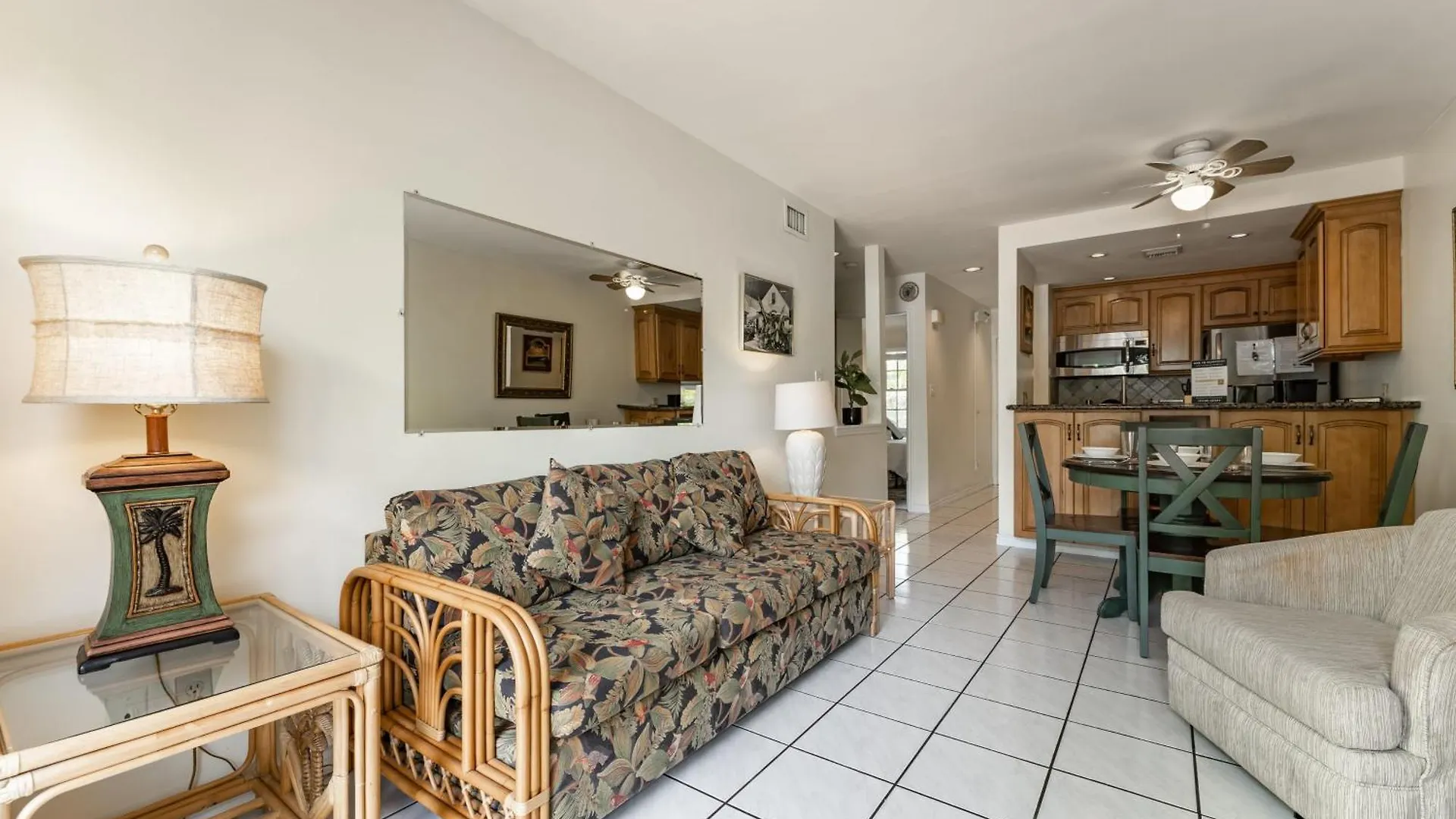 Conch Adventure By Avantstay Great Location W Patio Outdoor Dining And Shared Pool Week Long Stays Key West United States