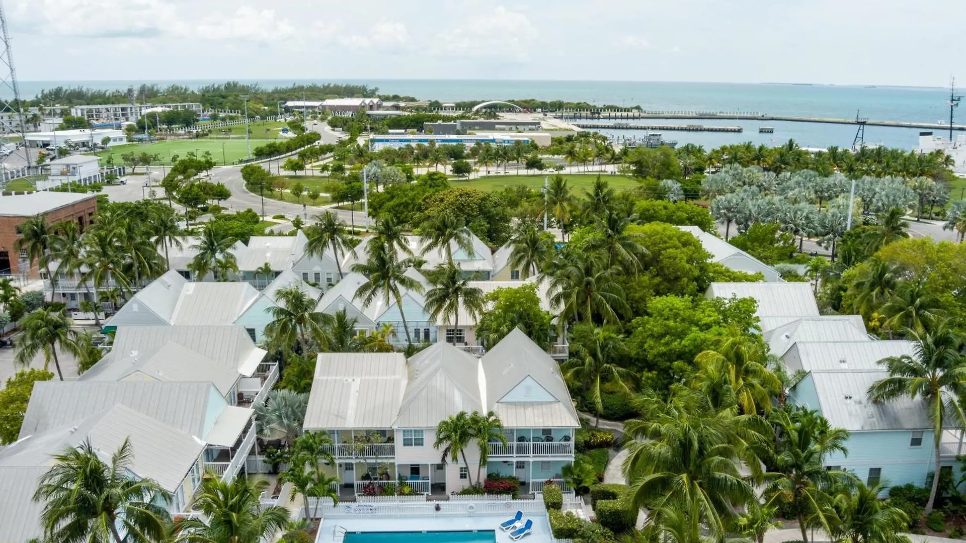 Conch Adventure By Avantstay Great Location W Patio Outdoor Dining And Shared Pool Week Long Stays Key West